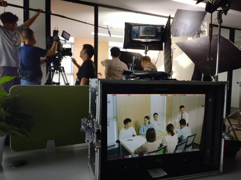 武安市TVC拍摄公司：科技产品视觉化大师，诠释未来感与功能美学
